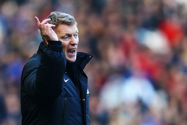 HULL, ENGLAND - DECEMBER 26:  Manchester United manager David Moyes shouts instructions on the touchline during the Barclays Premier League match between Hull City and Manchester United at KC Stadium on December 26, 2013 in Hull, England.  (Photo by Matthew Lewis/Getty Images)