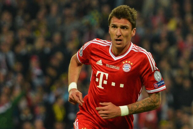 LONDON, ENGLAND - MAY 25:  Mario Mandzukic of Bayern Muenchen celebrates as he scores their first goal during the UEFA Champions League final match between Borussia Dortmund and FC Bayern Muenchen at Wembley Stadium on May 25, 2013 in London, United Kingdom.  (Photo by Shaun Botterill/Getty Images)
