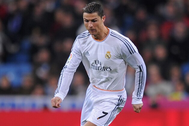 MADRID, SPAIN - JANUARY 06:  Cristiano Ronaldo of Real Madrid CF in action during the La Liga match between Real Madrid CF and RC Celta de Vigo at the Santiago Bernabeu stadium on January 6, 2014 in Madrid, Spain.  (Photo by Denis Doyle/Getty Images)