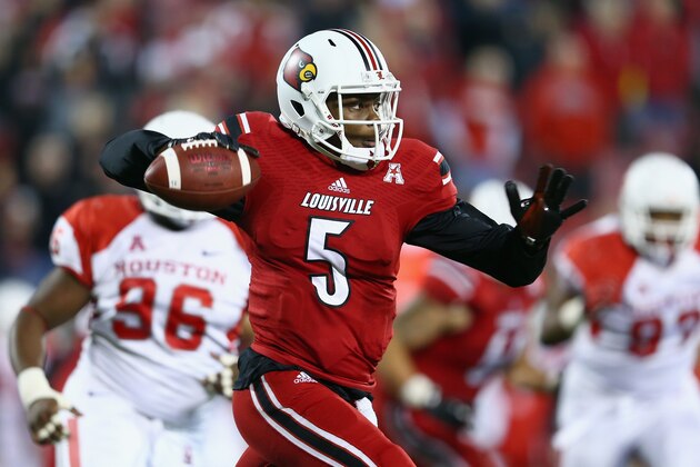 LOUISVILLE, KY - NOVEMBER 16:  Teddy Bridgewater #5 of the Louisville Cardinals throws a pass during the game against the Houston Cougars at Papa John's Cardinal Stadium on November 16, 2013 in Louisville, Kentucky.  (Photo by Andy Lyons/Getty Images)