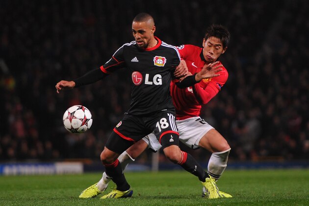 MANCHESTER, ENGLAND - SEPTEMBER 17: Shinji Kagawa of Manchester United competes with Sidney Sam of Bayer Leverkusen during the UEFA Champions League Group A match between Manchester United and Bayer Leverkusen at Old Trafford on September 17, 2013 in Manchester, England. (Photo by Michael Regan/Getty Images) MANCHESTER, ENGLAND - SEPTEMBER 17: Shinji Kagawa of Manchester United competes with Sidney Sam of Bayer Leverkusen during the UEFA Champions League Group A match between Manchester United and Bayer Leverkusen at Old Trafford on September 17, 2013 in Manchester, England. (Photo by Michael Regan/Getty Images)
