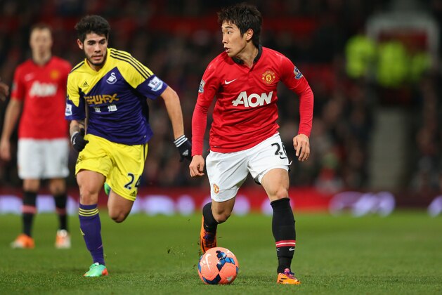 MANCHESTER, ENGLAND - JANUARY 05:  Shinji Kagawa of Manchester United in action during the FA Cup with Budweiser Third round match between Manchester United and Swansea City at Old Trafford on January 5, 2014 in Manchester, England.  (Photo by Alex Livesey/Getty Images)