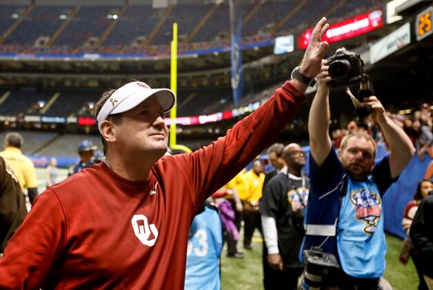Jan 2, 2014; New Orleans, LA, USA;  Oklahoma Sooners head coach Bob Stoops waves to the crowd as he leaves the field following a win over the Alabama Crimson Tide in a game at the Mercedes-Benz Superdome. Oklahoma defeated Alabama 45-31. Mandatory Credit: Derick E. Hingle-USA TODAY Sports