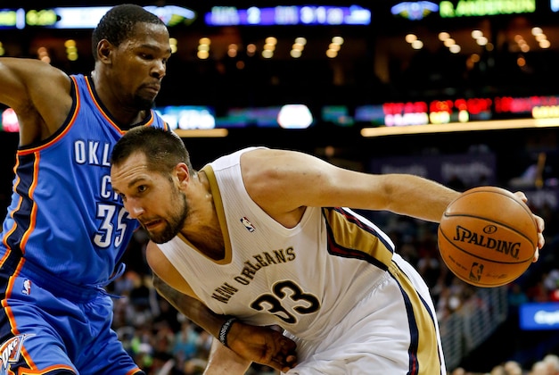Dec 6, 2013; New Orleans, LA, USA; New Orleans Pelicans power forward Ryan Anderson (33) dribbles the ball as Oklahoma City Thunder small forward Kevin Durant (35) defends during the second half at New Orleans Arena. The Thunders won 109-95. Mandatory Credit: Derick E. Hingle-USA TODAY Sports Dec 6, 2013; New Orleans, LA, USA; New Orleans Pelicans power forward Ryan Anderson (33) dribbles the ball as Oklahoma City Thunder small forward Kevin Durant (35) defends during the second half at New Orleans Arena. The Thunders won 109-95. Mandatory Credit: Derick E. Hingle-USA TODAY Sports