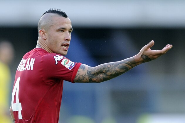 VERONA, ITALY - MAY 04:  Radja Nainggolan of Cagliari Calcio reacts during the Serie A match between AC Chievo Verona and Cagliari Calcio at Stadio Marc'Antonio Bentegodi on May 4, 2013 in Verona, Italy.  (Photo by Claudio Villa/Getty Images)