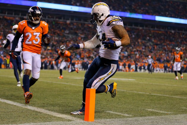 DENVER, CO - DECEMBER 12:  Running back Ryan Mathews #24 of the San Diego Chargers runs for a 23-yard touchdown before cornerback Quentin Jammer #23 of the Denver Broncos can make the tackle during the third quarter at Sports Authority Field Field at Mile High on December 12, 2013 in Denver, Colorado. The Chargers defeated the Broncos 27-20. (Photo by Justin Edmonds/Getty Images)
