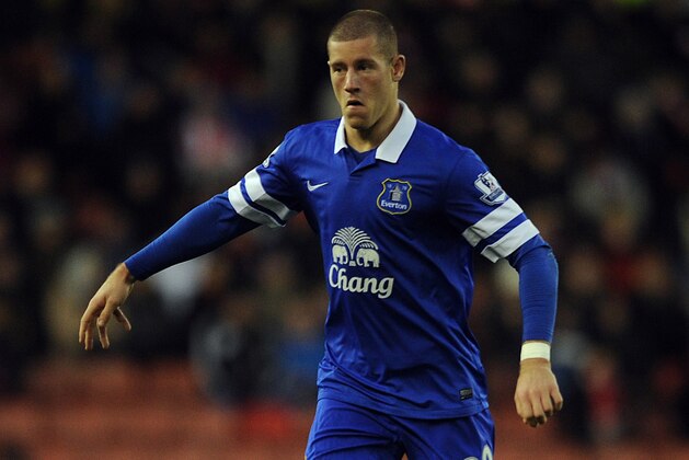 STOKE ON TRENT, ENGLAND - JANUARY 01: Ross Barkley of Everton in action during the Barclays Premier League match between Stoke City and Everton at Britannia Stadium on January 01, 2014 in Stoke on Trent, England. (Photo by Chris Brunskill/Getty Images)