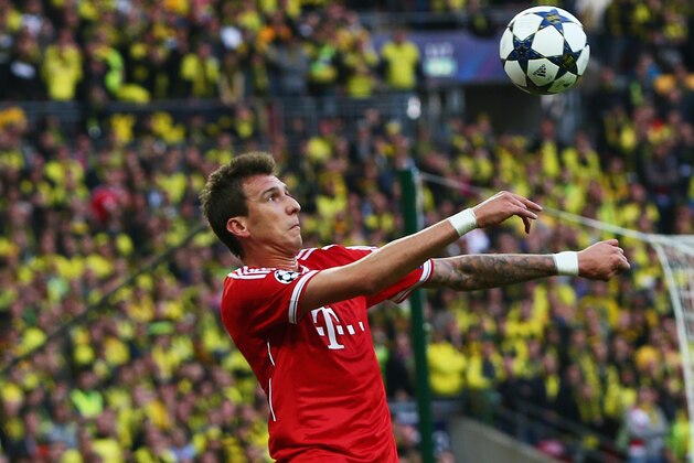 LONDON, ENGLAND - MAY 25:  Mario Mandzukic of Bayern Muenchen controls the ball during the UEFA Champions League final match between Borussia Dortmund and FC Bayern Muenchen at Wembley Stadium on May 25, 2013 in London, United Kingdom.  (Photo by Alex Grimm/Getty Images)