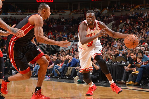 CHICAGO, IL - DECEMBER 5:  Luol Deng #9 of the Chicago Bulls drives to the basket against the Miami Heat on December 5, 2013 at United Center in Chicago, Illinois. NOTE TO USER: User expressly acknowledges and agrees that, by downloading and or using this photograph, User is consenting to the terms and conditions of the Getty Images License Agreement. Mandatory Copyright Notice: Copyright 2013 NBAE (Photo by Jesse D. Garrabrant/NBAE via Getty Images)
