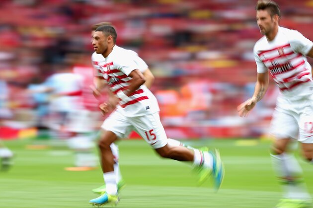 LONDON, ENGLAND - AUGUST 17:  Alex Oxlade-Chamberlain of Arsenal warms up ahead of the Barclays Premier League match between Arsenal and Aston Villa at Emirates Stadium on August 17, 2013 in London, England.  (Photo by Clive Mason/Getty Images)