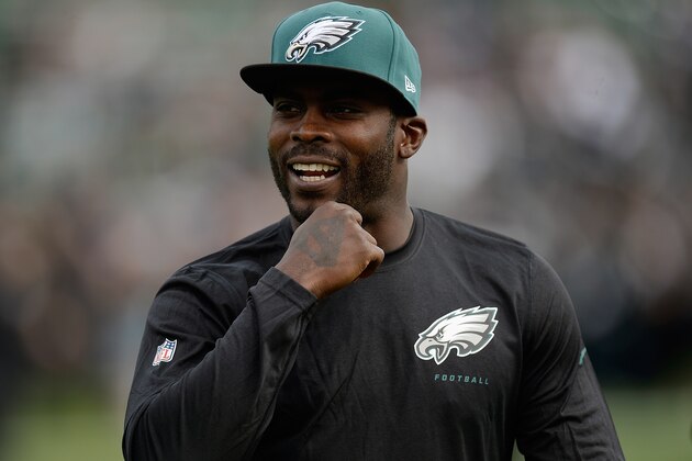 OAKLAND, CA - NOVEMBER 03:  Quarterback Michael Vick #7 of the Philadelphia Eagles not in uniform for today's game against the Oakland Raiders, looks on during pre-game warm ups at O.co Coliseum on November 3, 2013 in Oakland, California.  (Photo by Thearon W. Henderson/Getty Images)