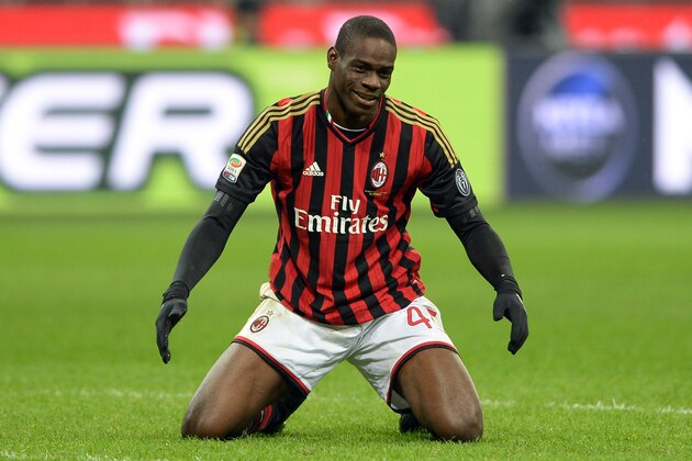 MILAN, ITALY - NOVEMBER 23:  Mario Balotelli of AC Milan looks dejected during the Serie A match between AC Milan and Genoa CFC at Stadio Giuseppe Meazza on November 23, 2013 in Milan, Italy.  (Photo by Claudio Villa/Getty Images)