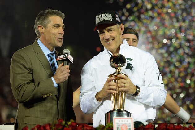 PASADENA, CA - JANUARY 01:  Michigan State Spartans head coach Mark Dantonio is presented the Rose Bowl Game trophy by ESPN's Chris Fowler after defeating the Stanford Cardinal 24-20 in the 100th Rose Bowl Game presented by Vizio at the Rose Bowl on January 1, 2014 in Pasadena, California.  (Photo by Harry How/Getty Images)