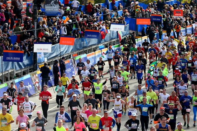 NEW YORK, NY - NOVEMBER 03:  Runners cross the finish line in Central Park during the 2013 ING New York City Marathon on November 3, 2013 in New York City.  (Photo by Elsa/Getty Images)