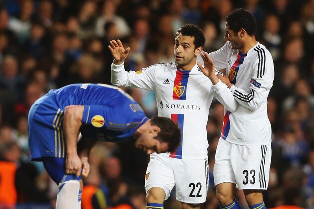 LONDON, ENGLAND - MAY 02:  Frank Lampard of Chelsea looks despondent Mohamed Salah of Basel (22) celebrates with Mohamed Elneny (33) as he scores their first goal during the UEFA Europa League semi-final second leg match between Chelsea and FC Basel 1893 at Stamford Bridge on May 2, 2013 in London, England.  (Photo by Scott Heavey/Getty Images)