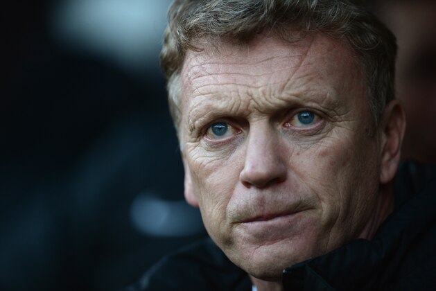 NORWICH, ENGLAND - DECEMBER 28:  David Moyes manager of Manchester United looks on prior to the Barclays Premier League match between Norwich City and  Manchester United at Carrow Road on December 28, 2013 in Norwich, England.  (Photo by Jamie McDonald/Getty Images)