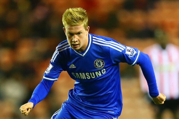 SUNDERLAND, ENGLAND - DECEMBER 17:  Kevin De Bruyne of Chelsea on the ball during the Capital One Cup Quarter-Final match between Sunderland and Chelsea  at Stadium of Light on December 17, 2013 in Sunderland, England.  (Photo by Matthew Lewis/Getty Images)