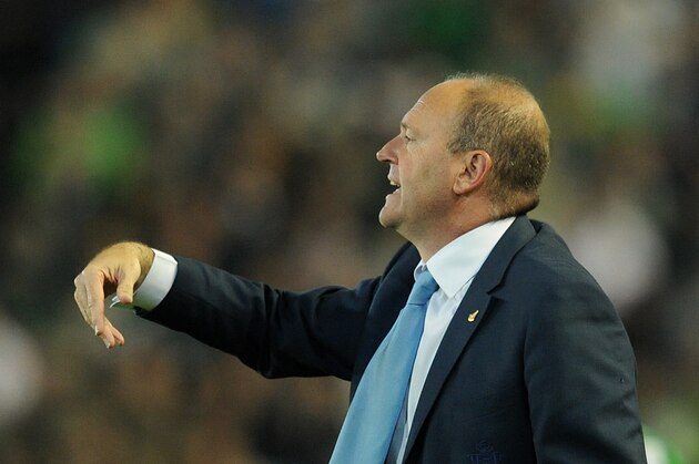 SEVILLE, SPAIN - NOVEMBER 24: Real Betis Balompie head coach Pepe Mel reacts during the La Liga match between Real Betis Balompie and Real Madrid CF at Estadio Benito Villamarin on November 24, 2012 in Seville, Spain. (Photo by Denis Doyle/Getty Images) SEVILLE, SPAIN - NOVEMBER 24: Real Betis Balompie head coach Pepe Mel reacts during the La Liga match between Real Betis Balompie and Real Madrid CF at Estadio Benito Villamarin on November 24, 2012 in Seville, Spain. (Photo by Denis Doyle/Getty Images)