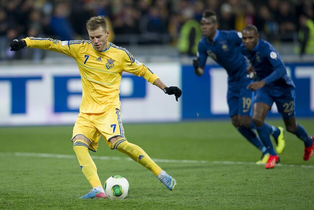 KIEV, UKRAINE - NOVEMBER 15: Ukraine's Andriy Yarmolenko scores the goal from penalty kick during the FIFA 2014 World Cup Qualifier Play-off First Leg soccer match between Ukraine and France at the Olympic Stadium on November 15, 2013 in Kiev, Ukraine.  (Photo by Adam Nurkiewicz/Getty Images)