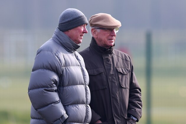 MANCHESTER, ENGLAND - MARCH 04:  Sir Alex Ferguson the manager of Manchester United talks with Sir Bobby Charlton during a training session at Carrington Training Ground on March 4, 2013 in Manchester, England.  (Photo by Alex Livesey/Getty Images)