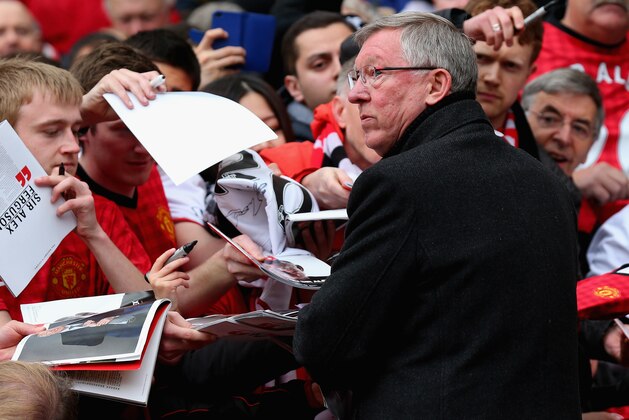 MANCHESTER, ENGLAND - MAY 12: Manchester United Manager Sir Alex Ferguson signs autographs prior to the Barclays Premier League match between Manchester United and Swansea City at Old Trafford on May 12, 2013 in Manchester, England. (Photo by Alex Livesey/Getty Images) MANCHESTER, ENGLAND - MAY 12: Manchester United Manager Sir Alex Ferguson signs autographs prior to the Barclays Premier League match between Manchester United and Swansea City at Old Trafford on May 12, 2013 in Manchester, England. (Photo by Alex Livesey/Getty Images)