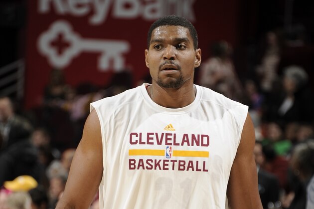 CLEVELAND, OH - NOVEMBER 4:  Andrew Bynum #21 of the Cleveland Cavaliers warms up before the game against the Minnesota Timberwolves at The Quicken Loans Arena on November 4, 2013 in Cleveland, Ohio. NOTE TO USER: User expressly acknowledges and agrees that, by downloading and/or using this Photograph, user is consenting to the terms and conditions of the Getty Images License Agreement. Mandatory Copyright Notice: Copyright 2013 NBAE (Photo by David Liam Kyle/NBAE via Getty Images)