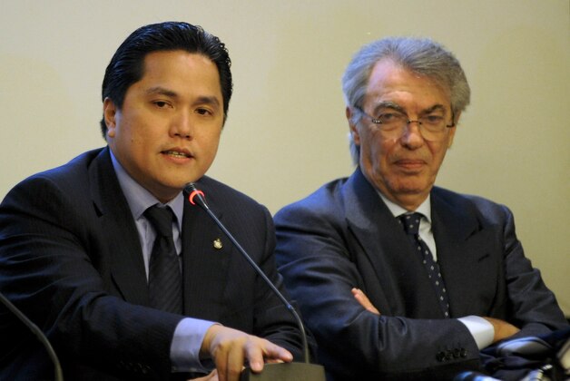 MILAN, ITALY - NOVEMBER 15:  FC Internazionale Milano new president Milano Erick Thohir (L) speaks beside honorary president Massimo Moratti duringa press conference after the FC Internazionale Milano shareholders' meeting on November 15, 2013 in Milan, Italy.  (Photo by Pier Marco Tacca/Getty Images)