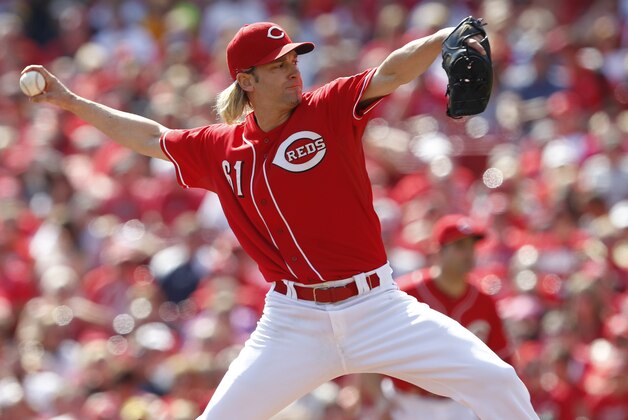 CINCINNATI, OH - SEPTEMBER 28: Bronson Arroyo #61 of the Cincinnati Reds throws a pitch during the game against the Pittsburgh Pirates at Great American Ball Park on September 28, 2013 in Cincinnati, Ohio.  (Photo by John Sommers II/Getty Images)