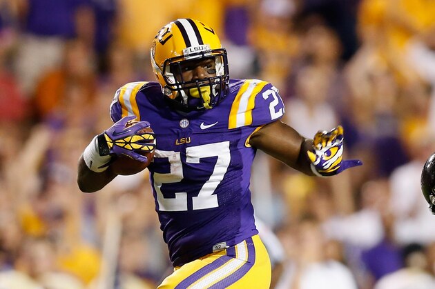 BATON ROUGE, LA - SEPTEMBER 15:  Kenny Hilliard #27 of the LSU Tigers avoids a tackle by Robert Siavii #1 of the Idaho Vandals at Tiger Stadium on September 15, 2012 in Baton Rouge, Louisiana.  LSU Tigers defeated the Idaho Vandals 63-14.  (Photo by Chris Graythen/Getty Images)