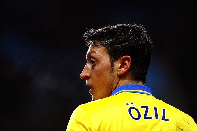 BIRMINGHAM, ENGLAND - JANUARY 13:  Mesut Oezil of Arsenal looks on during the Barclays Premier League match between Aston Villa and Arsenal at Villa Park on January 13, 2014 in Birmingham, England.  (Photo by Laurence Griffiths/Getty Images)