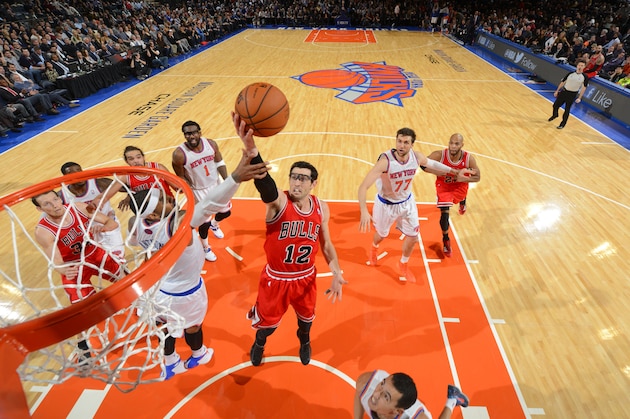 NEW YORK, NY - DECEMBER 11: Kirk Hinrich #12 of the Chicago Bulls shoots against the New York Knicks during the game on December 11, 2013 at Madison Square Garden in New York City, New York. NOTE TO USER: User expressly acknowledges and agrees that, by downloading and or using this photograph, User is consenting to the terms and conditions of the Getty Images License Agreement. Mandatory Copyright Notice: Copyright 2013 NBAE (Photo by Jesse D. Garrabrant/NBAE via Getty Images) NEW YORK, NY - DECEMBER 11: Kirk Hinrich #12 of the Chicago Bulls shoots against the New York Knicks during the game on December 11, 2013 at Madison Square Garden in New York City, New York. NOTE TO USER: User expressly acknowledges and agrees that, by downloading and or using this photograph, User is consenting to the terms and conditions of the Getty Images License Agreement. Mandatory Copyright Notice: Copyright 2013 NBAE (Photo by Jesse D. Garrabrant/NBAE via Getty Images)