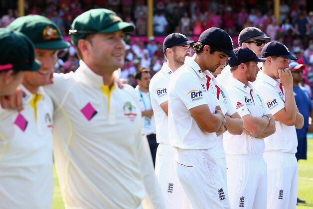 SYDNEY, AUSTRALIA - JANUARY 05: Alastair Cook of England looks dejected during day three of the Fifth Ashes Test match between Australia and England at Sydney Cricket Ground on January 5, 2014 in Sydney, Australia.  (Photo by Ryan Pierse/Getty Images)