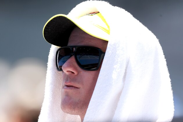 MELBOURNE, AUSTRALIA - JANUARY 14:  A tennis fan avoids the sun whilst watching the action during day two of the 2014 Australian Open at Melbourne Park on January 14, 2014 in Melbourne, Australia.  (Photo by Michael Dodge/Getty Images)