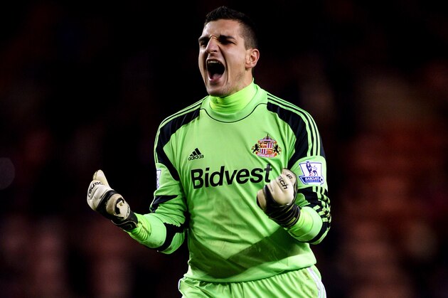 SUNDERLAND, ENGLAND - JANUARY 07:  Vito Mannone of Sunderland celebrates as Ryan Giggs of Manchester United (not pictured) scores an own goal for their first goal during the Capital One Cup Semi-Final, first leg match between Sunderland and Manchester United at Stadium of Light on January 7, 2014 in Sunderland, England.  (Photo by Laurence Griffiths/Getty Images)