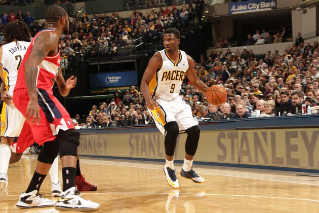 INDIANAPOLIS - NOVEMBER 29: Solomon Hill #9 of the Indiana Pacers controls the ball against the Washington Wizards at Bankers Life Fieldhouse on November 29, 2013 in Indianapolis, Indiana.  NOTE TO USER: User expressly acknowledges and agrees that, by downloading and or using this Photograph, user is consenting to the terms and condition of the Getty Images License Agreement. Mandatory Copyright Notice: 2013 NBAE  (Photo by Ron Hoskins/NBAE via Getty Images)