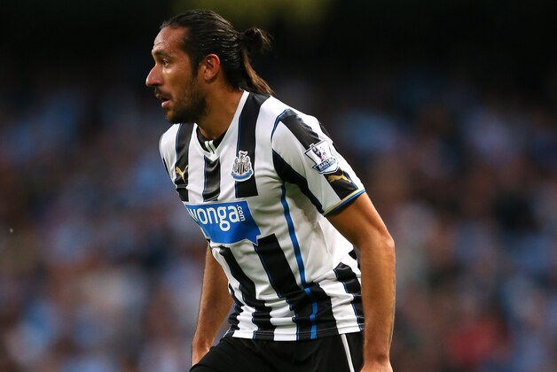 MANCHESTER, ENGLAND - AUGUST 19:  Jonas Gutierrez of Newcastle United controls the ball during the Barclays Premier League match between Manchester City and Newcastle United at the Etihad Stadium on August 19, 2013 in Manchester, England.  (Photo by Alex Livesey/Getty Images)