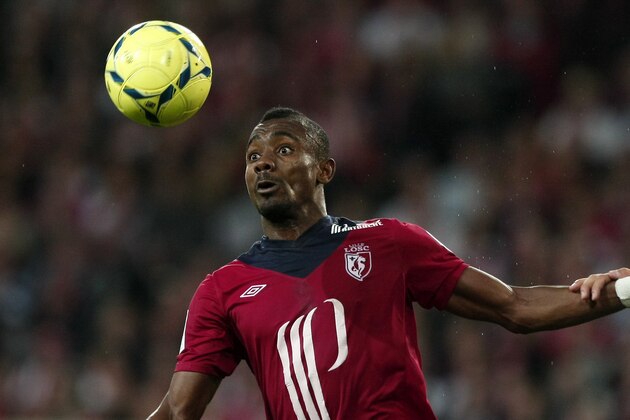 Lille's forward Salomon Kalou looks the ball during his French League one soccer match against Marseille at the Lille Metropole stadium, in Villeneuve d'Ascq, northern France, Sunday, April 14, 2013. (AP Photo/Michel Spingler)