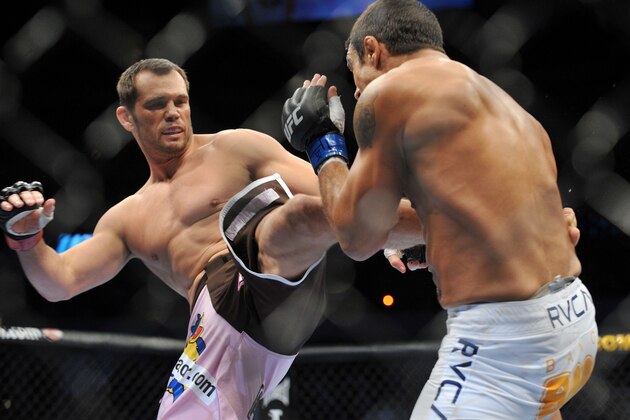 DALLAS - SEPTEMBER 19:  UFC fighter Vitor Belfort (R) battles UFC fighter Rich Franklin (L) during their Catch weight bout at UFC 103: Franklin vs. Belfort at the American Airlines Center on September 19, 2009 in Dallas, Texas.  (Photo by Jon Kopaloff/Getty Images)