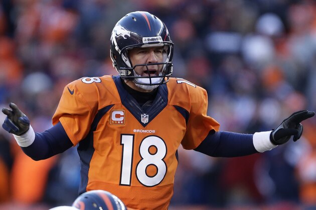El quarterback de los Broncos de Denver Peyton Manning da instrucciones en la línea, durante el partido del domingo 12 de enero de 2014, frente a los Chargers de San Diego (AP Foto/Charlie Riedel, archivo)