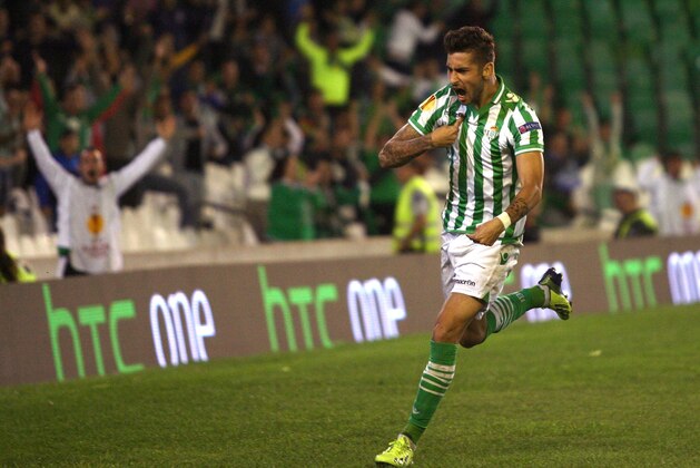 Betis' Álvaro Vadillo celebrates scoring the opening goal during an Europa League group I soccer match between Real Betis and Vitoria Guimaraes in Sevilla, Spain, Thursday, Oct. 24, 2013.  (AP Photo/Toni Rodriguez)