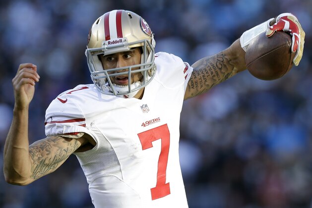 El quarterback Colin Kaepernick de los 49ers de San Francisco durante el partido ante los Panthers de Carolina en los playoffs de la NFL el domingo 12 de enero de 2014. (AP Foto/Gerry Broome) El quarterback Colin Kaepernick de los 49ers de San Francisco durante el partido ante los Panthers de Carolina en los playoffs de la NFL el domingo 12 de enero de 2014. (AP Foto/Gerry Broome)