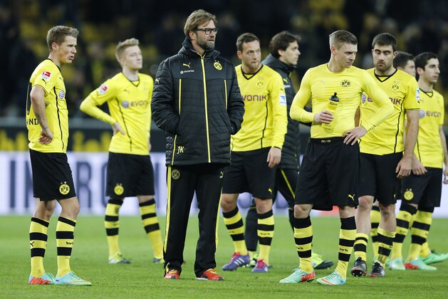 Dortmund head coach Juergen Klopp, center, is surrounded by his team after losing the German first division Bundesliga soccer match between Borussia Dortmund and Hertha BSC Berlin in Dortmund , Germany, Saturday, Dec. 21, 2013. (AP Photo/Frank Augstein)