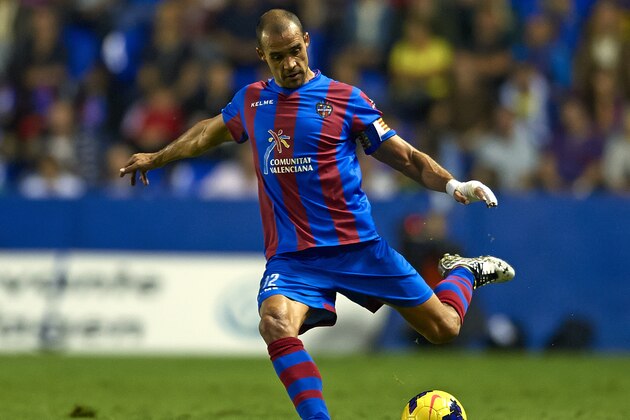VALENCIA, SPAIN - OCTOBER 26:  Juanfran of Levante in action during the La Liga match between Levante UD and RCD Espanyol at Estadio Ciutat de Valencia on October 26, 2013 in Valencia, Spain.  (Photo by Manuel Queimadelos Alonso/Getty Images)