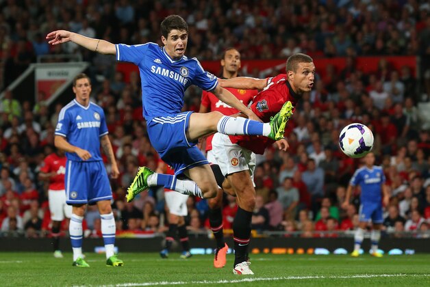 MANCHESTER, ENGLAND - AUGUST 26:  Oscar of Chelsea is challenged by Nemanja Vidic of Manchester United  during the Barclays Premier League match between Manchester United and Chelsea at Old Trafford on August 26, 2013 in Manchester, England.  (Photo by Alex Livesey/Getty Images)
