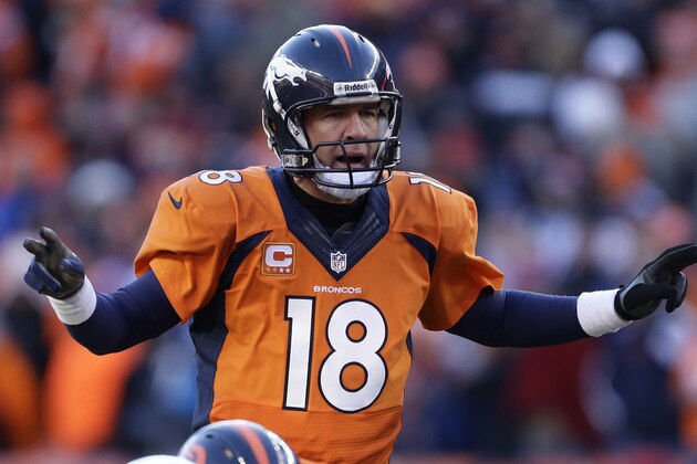 El quarterback de los Broncos de Denver Peyton Manning da instrucciones en la línea, durante el partido del domingo 12 de enero de 2014, frente a los Chargers de San Diego (AP Foto/Charlie Riedel, archivo)