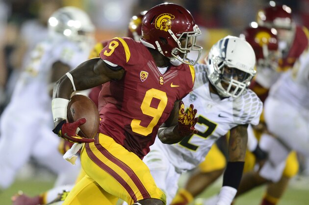 LOS ANGELES, CA - NOVEMBER 03:  Marqise Lee #9 of the USC Trojans runs with ball during the game against the Oregon Ducks at Los Angeles Memorial Coliseum on November 3, 2012 in Los Angeles, California.  (Photo by Robert Laberge/Getty Images)