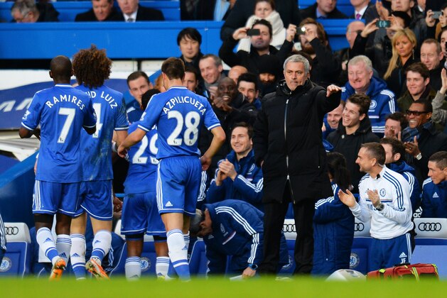 LONDON, ENGLAND - JANUARY 19:  Samuel Eto'o #29 (obscured) of Chelsea celebrates with teammates after scoring the opening goal as Jose Mourinho the Chelsea manager directs his players during the Barclays Premier League match between Chelsea and Manchester United at Stamford Bridge on January 19, 2014 in London, England.  (Photo by Shaun Botterill/Getty Images)