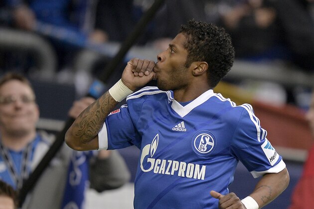 Schalke's Michel Bastos celebrates after scoring during the German first division Bundesliga soccer match between FC Schalke 04 and Hamburg SV in Gelsenkirchen, Germany, Sunday, April 28, 2013. (AP Photo/Martin Meissner) Schalke's Michel Bastos celebrates after scoring during the German first division Bundesliga soccer match between FC Schalke 04 and Hamburg SV in Gelsenkirchen, Germany, Sunday, April 28, 2013. (AP Photo/Martin Meissner)