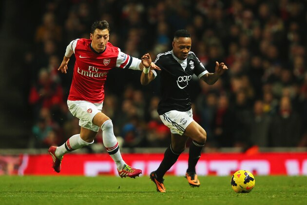 LONDON, ENGLAND - NOVEMBER 23:  Nathaniel Clyne of Southampton is pursued by Mesut Oezil of Arsenal during the Barclays Premier League match between Arsenal and Southampton at Emirates Stadium on November 23, 2013 in London, England.  (Photo by Clive Rose/Getty Images)