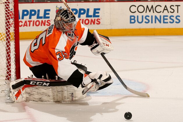 PHILADELPHIA, PA - JANUARY 16:  Steve Mason #35 of the Philadelphia Flyers stops a shot in the third period against the Nashville Predators at Wells Fargo Center on January 16, 2014 in Philadelphia, Pennsylvania.The Nashville Predators defeated the Philadelphia Flyers 4-3 in an overtime shootout.  (Photo by Elsa/Getty Images)